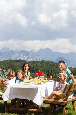 Frühstück am Bauernhof mit hofeigenen Produkten