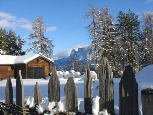 Winterwanderwege mit Blick auf Schlern