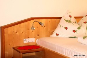 Doppelbettzimmer in der Wohnung Rosengarten