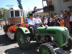 Bauer Siegfried beim Kirchtagsumzug in Oberbozen 15.8.-
